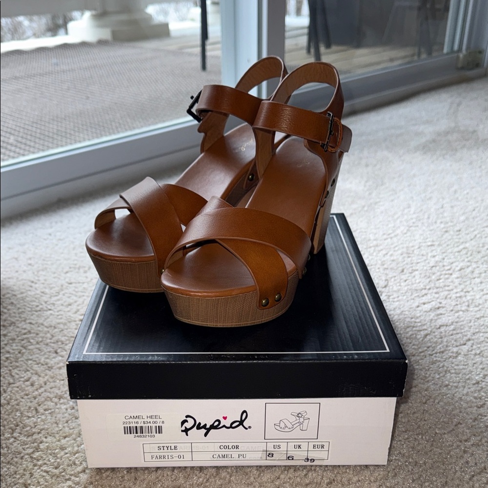Qupid Women's Brown Wedge Sandals